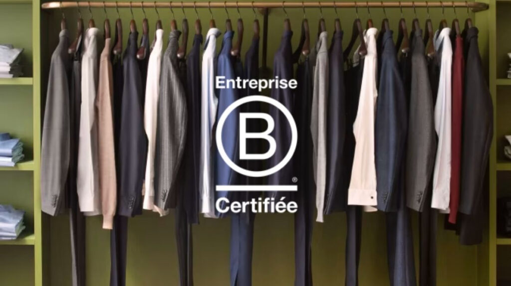 Un dressing Sézane avec la mention "Entreprise Certifiée B-Corp"
