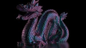 Une statue de dragon aux reflets violet sur un fond noir